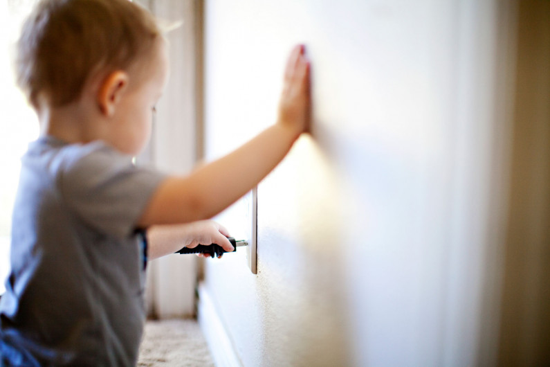 9 tips to keep kids safe around electricity